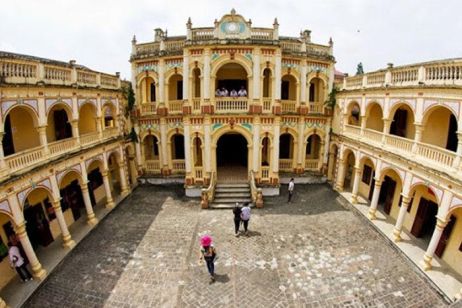 Hoang Yen Chao Castle