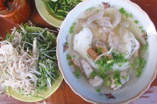 Bun Cha Ca Sua (Rice vermicelli with grilled fish and jellyfish)