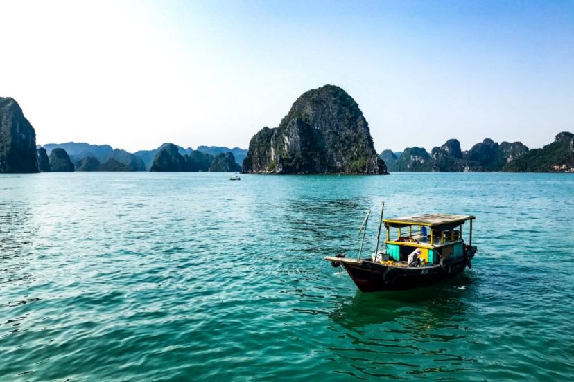 Reasons For You To Visit Vietnam (With Best Travel Agency)