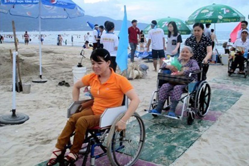 Da Nang Lays Path For Wheel-Chair Users At Beach