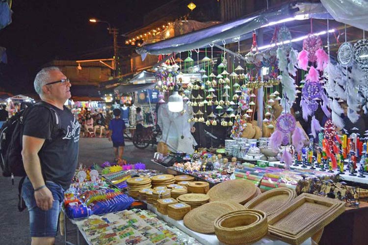 Halong night market